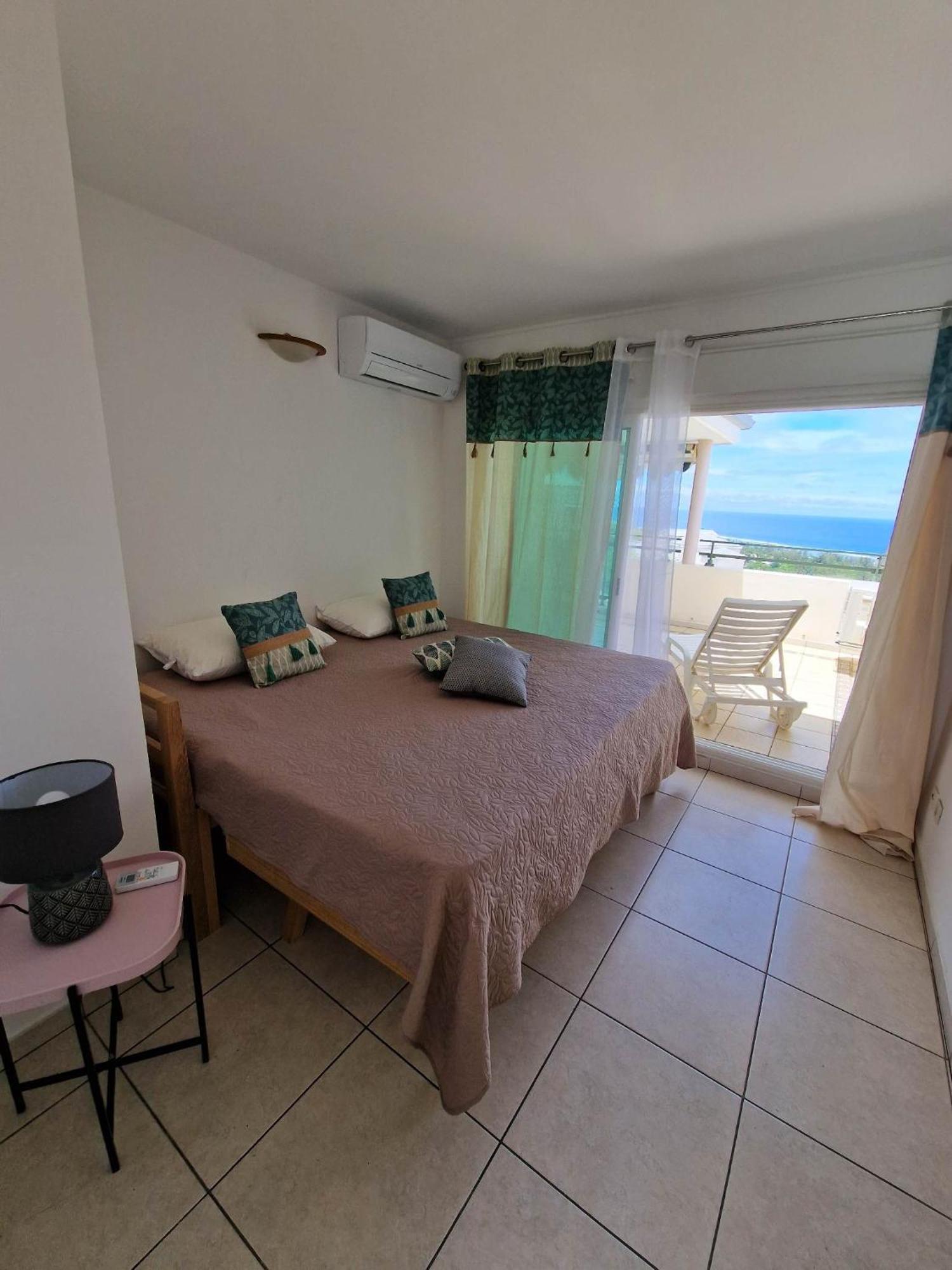Appartement Villa Sur Le Toit, Vue Mer แซ็งต์-จีลส์-เลส์-แบ็งส์ ภายนอก รูปภาพ