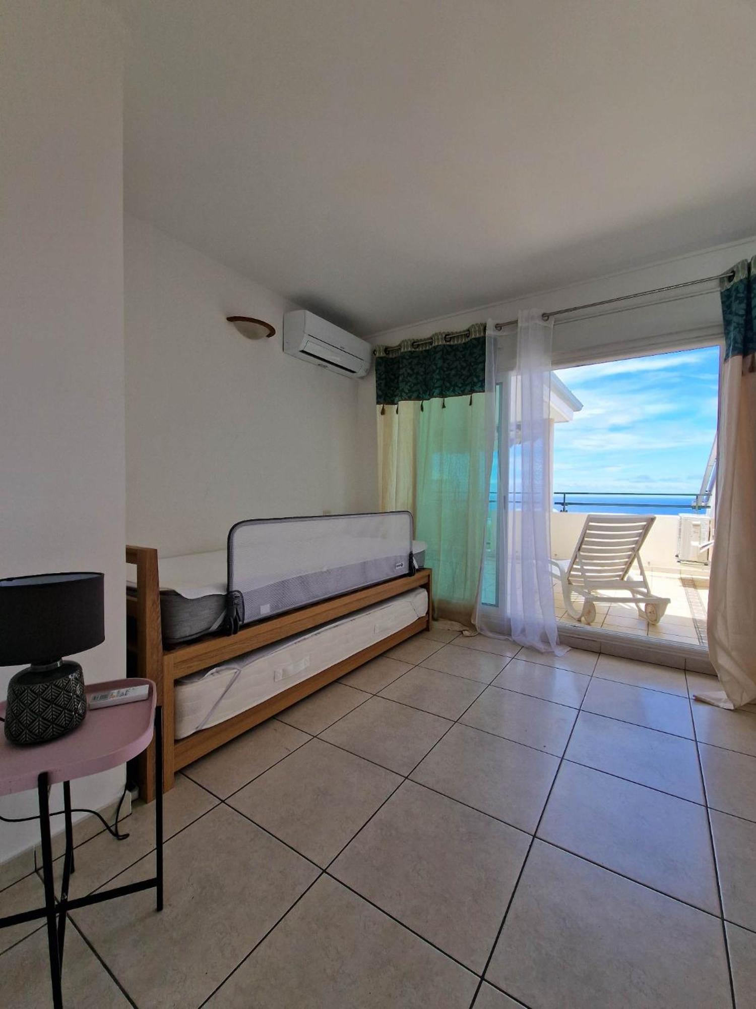 Appartement Villa Sur Le Toit, Vue Mer แซ็งต์-จีลส์-เลส์-แบ็งส์ ภายนอก รูปภาพ