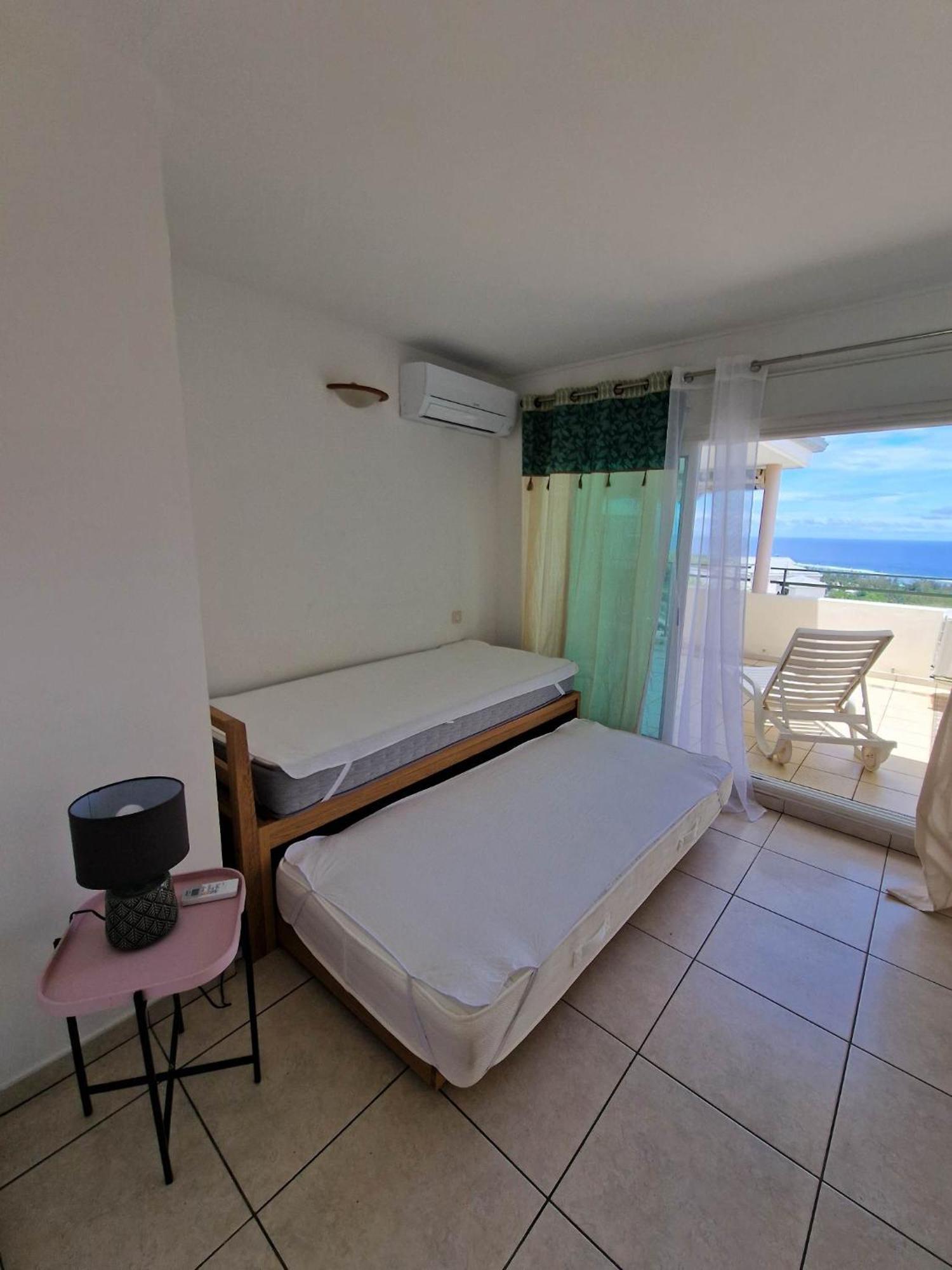 Appartement Villa Sur Le Toit, Vue Mer แซ็งต์-จีลส์-เลส์-แบ็งส์ ภายนอก รูปภาพ