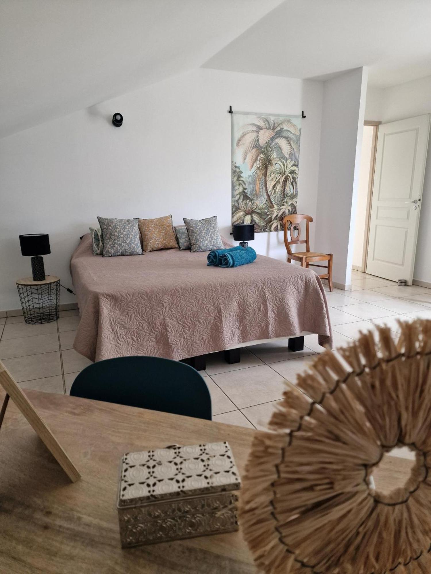 Appartement Villa Sur Le Toit, Vue Mer แซ็งต์-จีลส์-เลส์-แบ็งส์ ภายนอก รูปภาพ