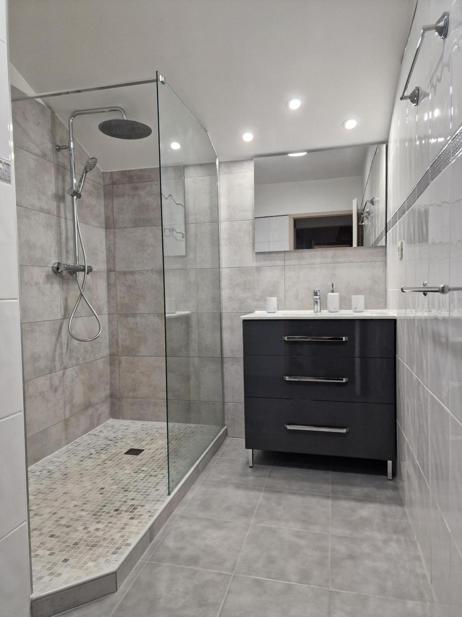 Appartement Villa Sur Le Toit, Vue Mer แซ็งต์-จีลส์-เลส์-แบ็งส์ ภายนอก รูปภาพ